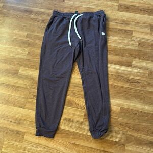 Vuori Performance Jogger in purple